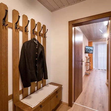 Bauernhof Hanslingerhof ファームステイ ヴェルグル